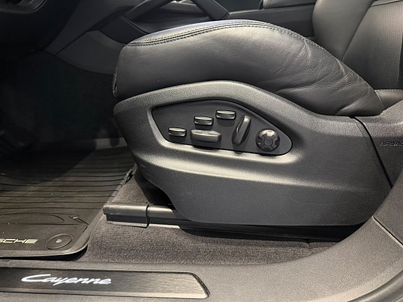 Porsche Cayenne 24 of 25