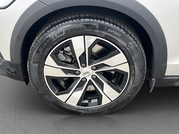 Volvo V60 Cross Country 30 of 30