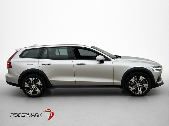 Volvo V60 Cross Country 4 of 30