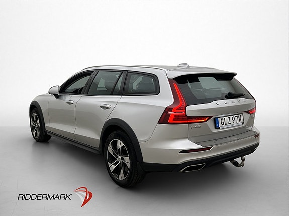 Volvo V60 Cross Country 8 of 30