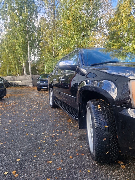 Chevrolet Avalanche 3 of 14