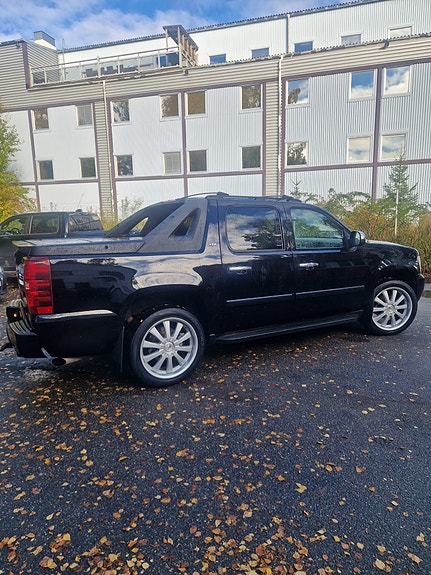 Chevrolet Avalanche 2 of 14