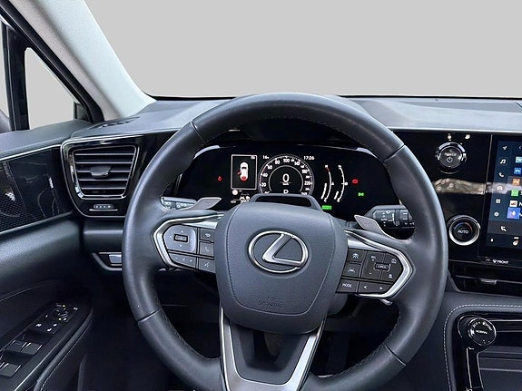 Lexus NX350h 9 of 14