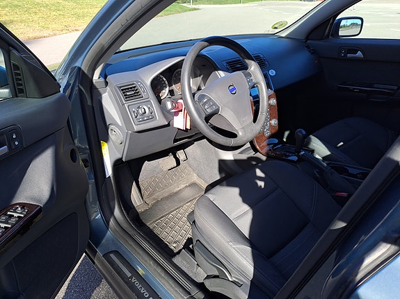Volvo S40 9 of 16