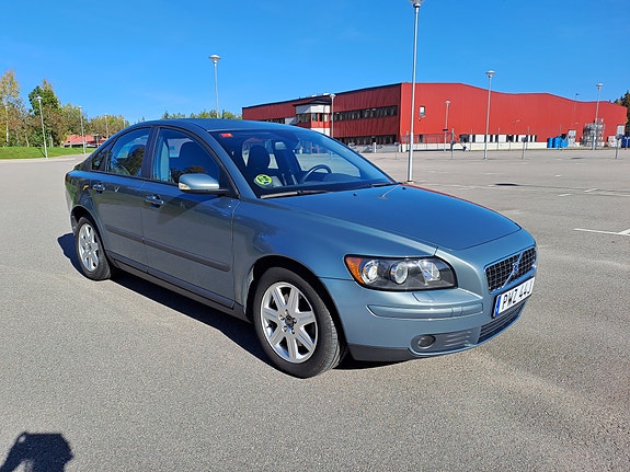 Volvo S40 2 of 16