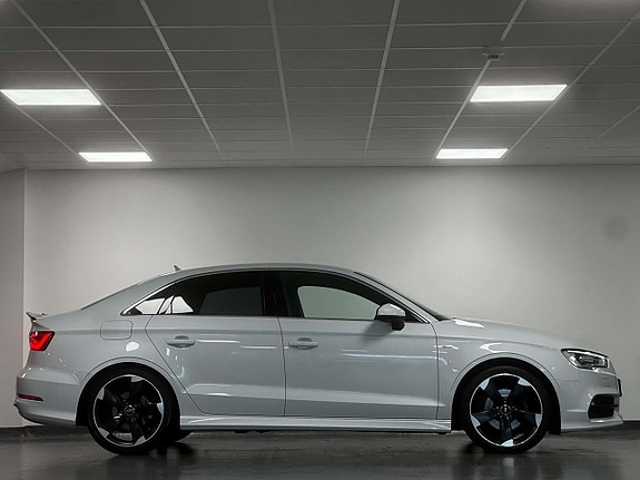 Audi A3 3 of 22