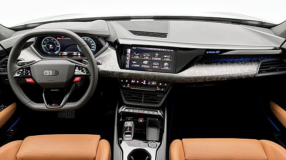 Audi e-tron 10 of 18