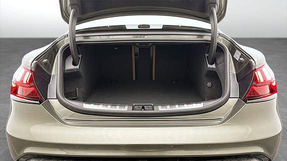 Audi e-tron 13 of 18