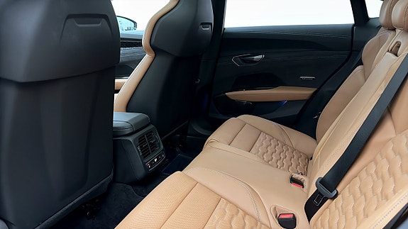 Audi e-tron 12 of 18