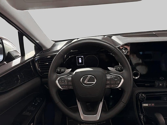 Lexus NX450h+ 9 of 14