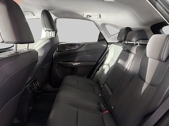 Lexus NX450h+ 7 of 14