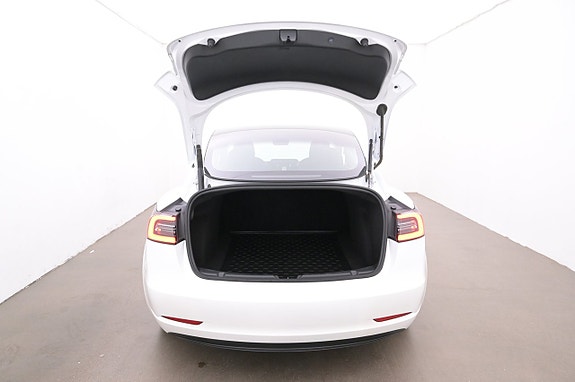 Tesla Model 3 22 of 27