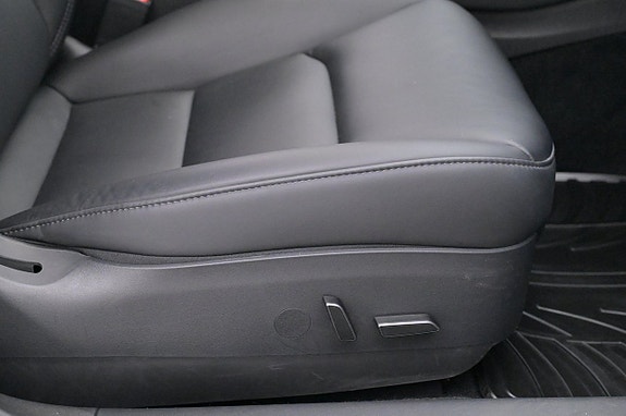 Tesla Model 3 12 of 27