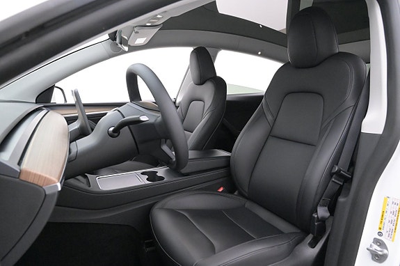 Tesla Model Y 9 of 27