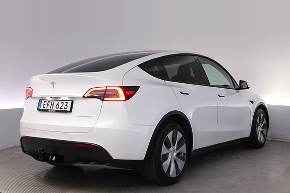 Tesla Model Y 5 of 27