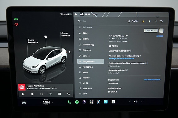 Tesla Model Y 14 of 27