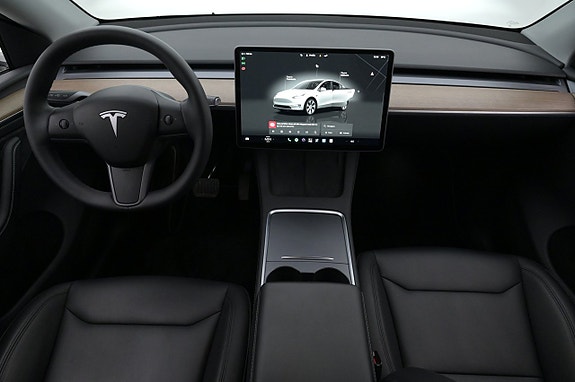 Tesla Model Y 6 of 27
