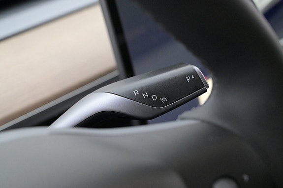 Tesla Model Y 8 of 27