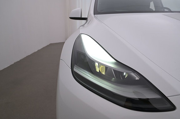 Tesla Model Y 26 of 27