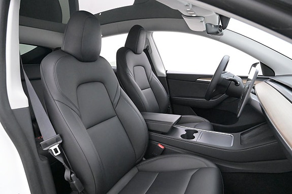 Tesla Model Y 12 of 27