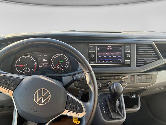 Volkswagen Caravelle 10 of 15