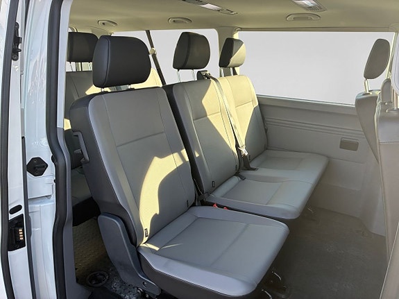 Volkswagen Caravelle 13 of 15