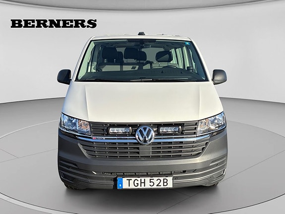 Volkswagen Caravelle 8 of 15