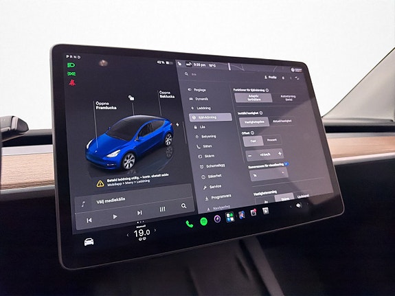 Tesla Model Y 21 of 30