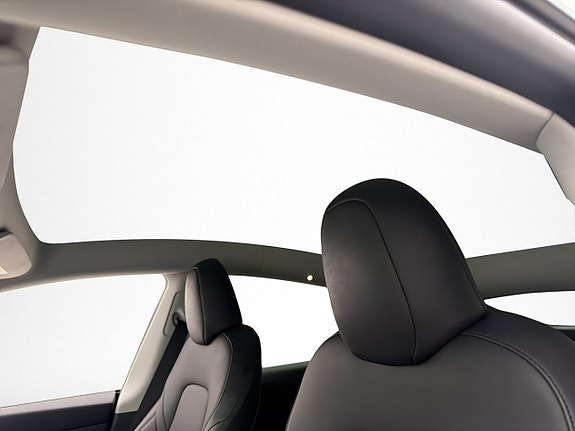 Tesla Model Y 10 of 30