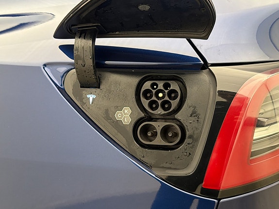 Tesla Model Y 27 of 30