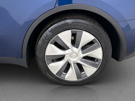 Tesla Model Y 29 of 30
