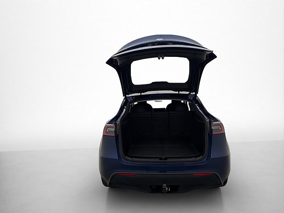 Tesla Model Y 8 of 30