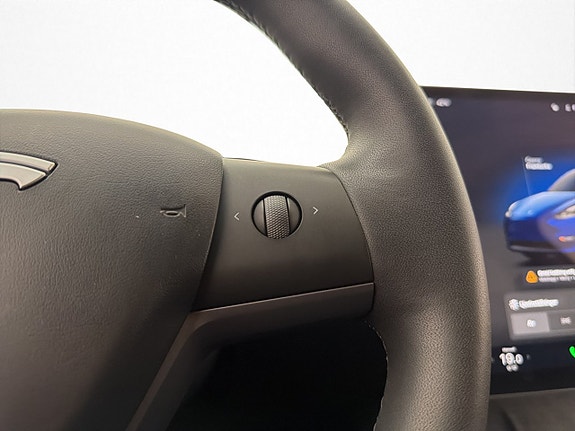 Tesla Model Y 15 of 30