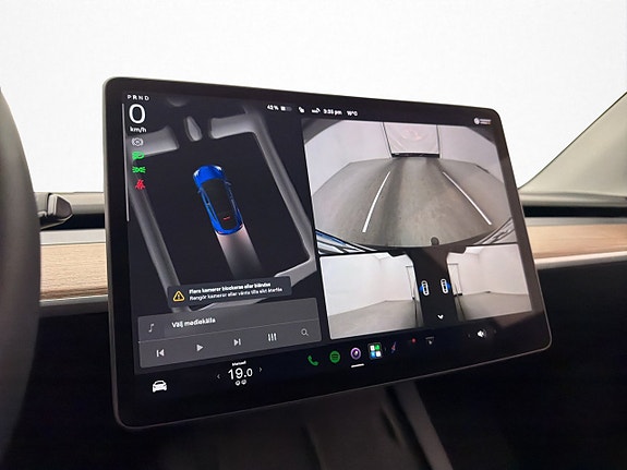 Tesla Model Y 16 of 30