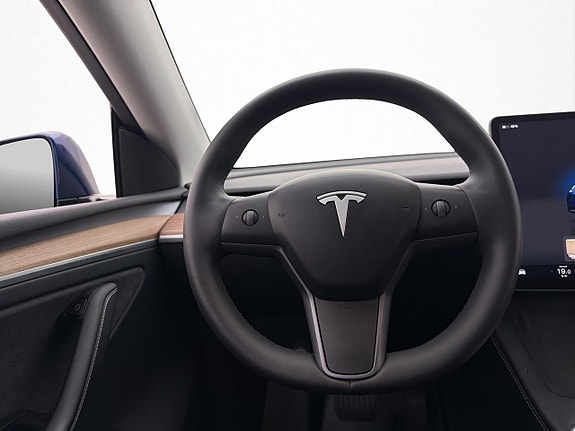 Tesla Model Y 13 of 30