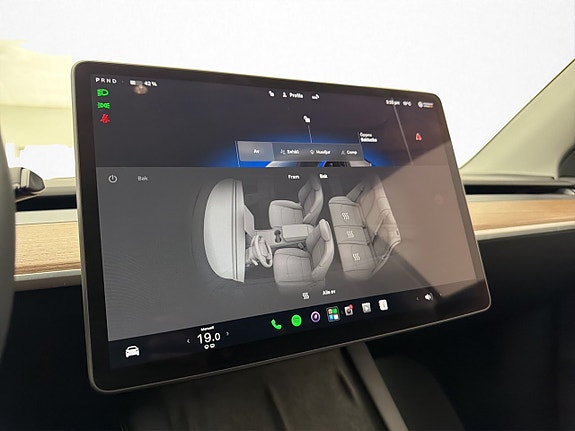 Tesla Model Y 18 of 30