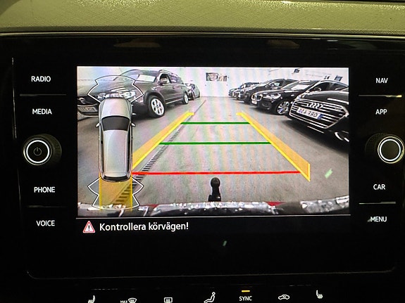 Volkswagen Passat 25 of 26