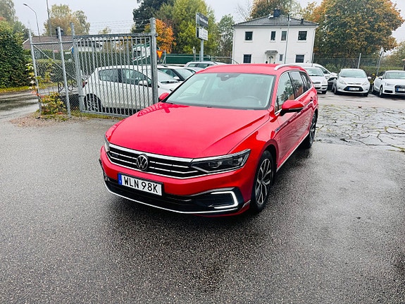 Volkswagen Passat 2 of 26