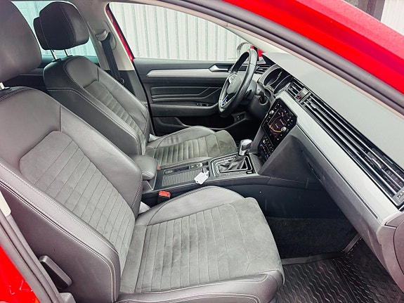 Volkswagen Passat 5 of 26