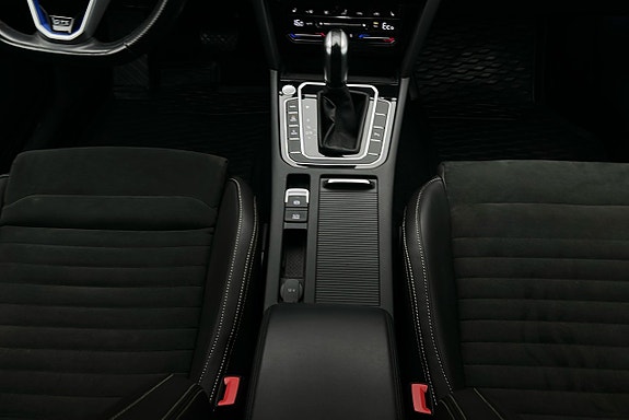 Volkswagen Passat 9 of 26