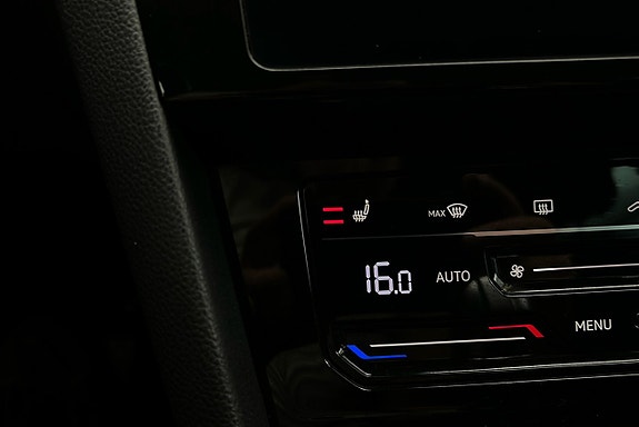 Volkswagen Passat 18 of 26