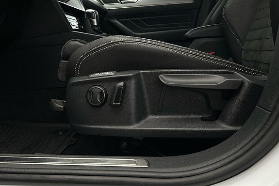 Volkswagen Passat 17 of 26