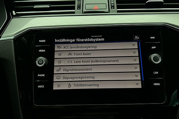 Volkswagen Passat 21 of 26