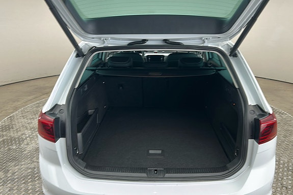 Volkswagen Passat 14 of 26