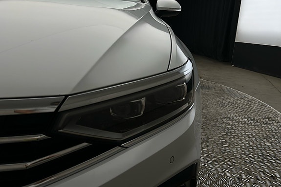 Volkswagen Passat 11 of 26