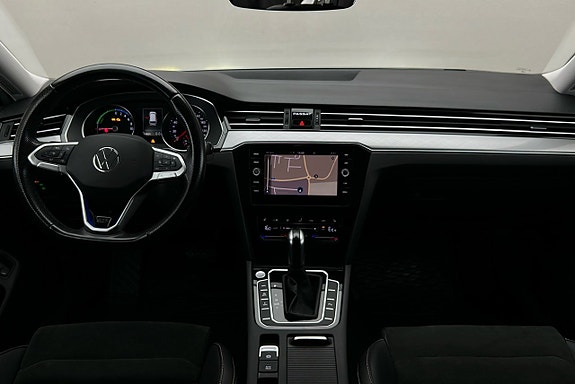 Volkswagen Passat 6 of 26