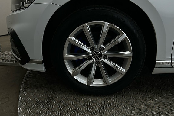 Volkswagen Passat 12 of 26