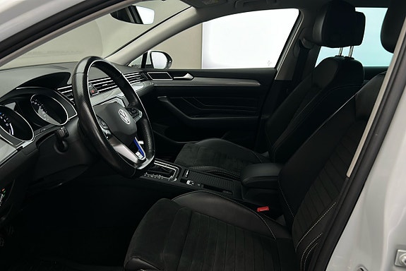 Volkswagen Passat 10 of 26
