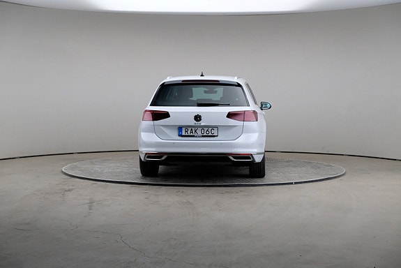 Volkswagen Passat 5 of 26