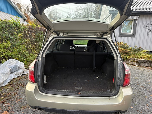 Subaru Outback 4 of 9